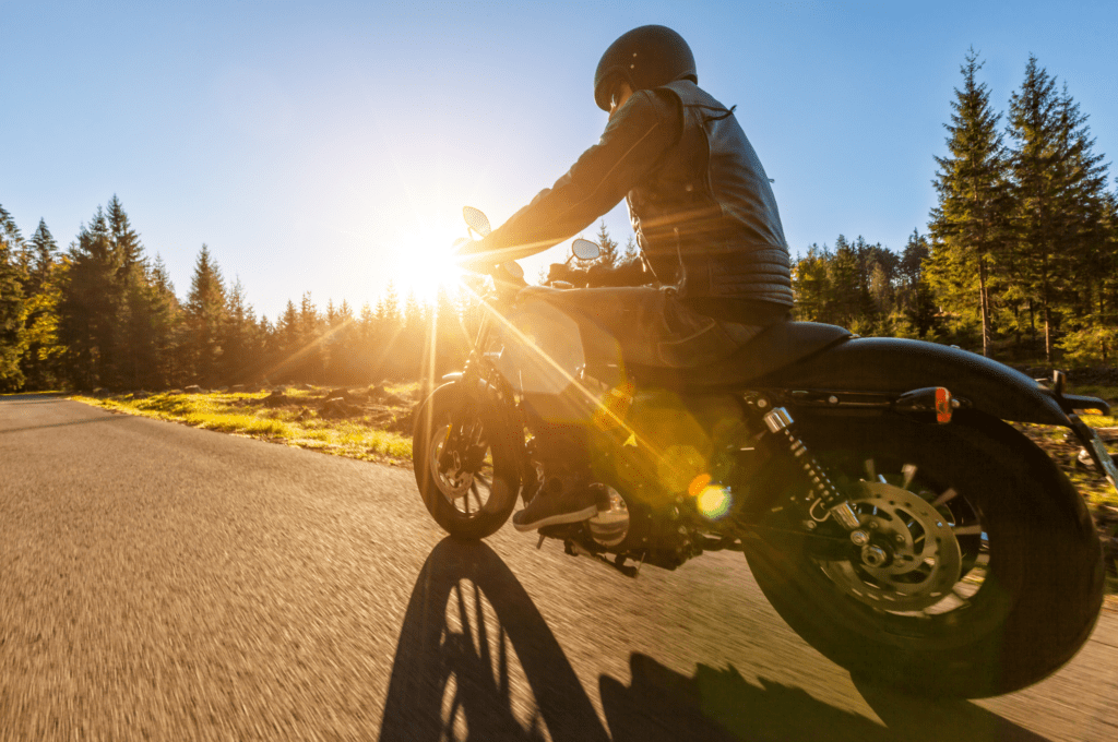 Viaggia-su-due-ruote-sicure-polizza-moto-1024x680